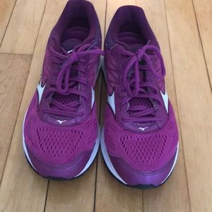 Mizuno wave rider 21